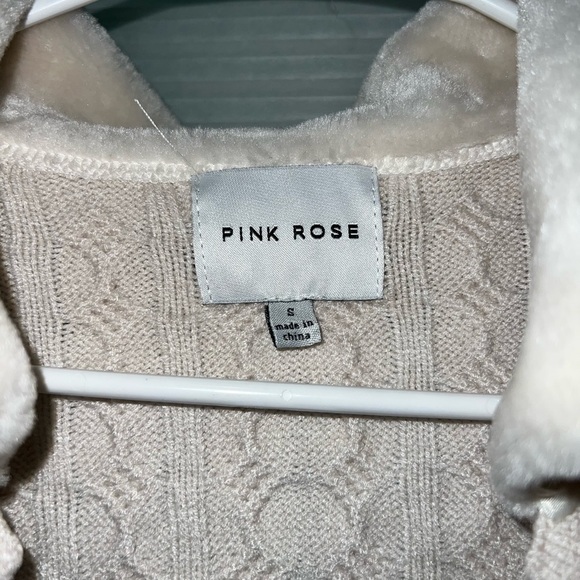 Pink Rose Cream Cable Knit Cardigan Cropped with Faux Fur Collar Size Small - Picture 5 of 5
